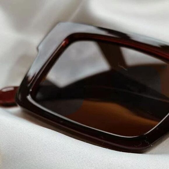 Classic Square Frame Sunglasses